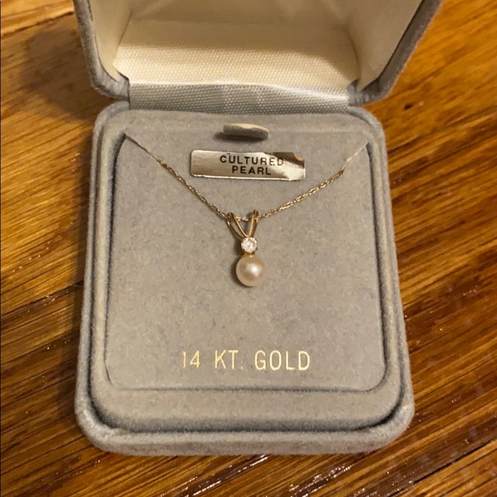 14K Gold Necklace with Pearl